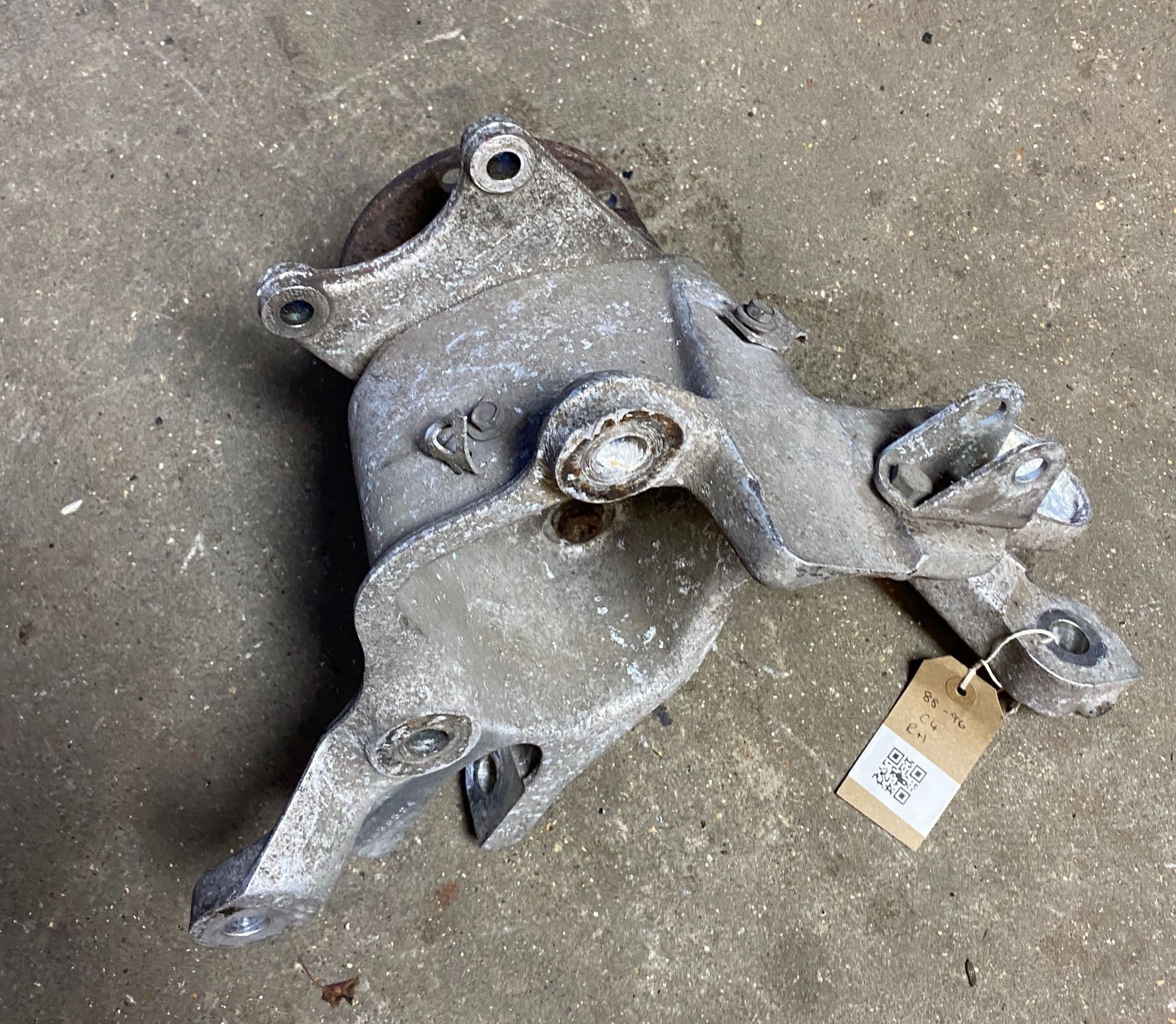 198896 C4 Corvette RH Rear Suspension Knuckle Assembly GM 10052210 Used