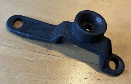 1989 1996 C4 GM14051185 LH rear roof receiver mount used