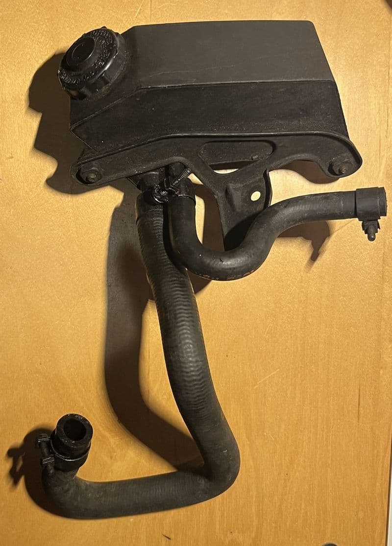 1990- 1991 Corvette GM 7849151 pwr steering  fluid RESERVOIR Assembly inc bracket & hoses vg used