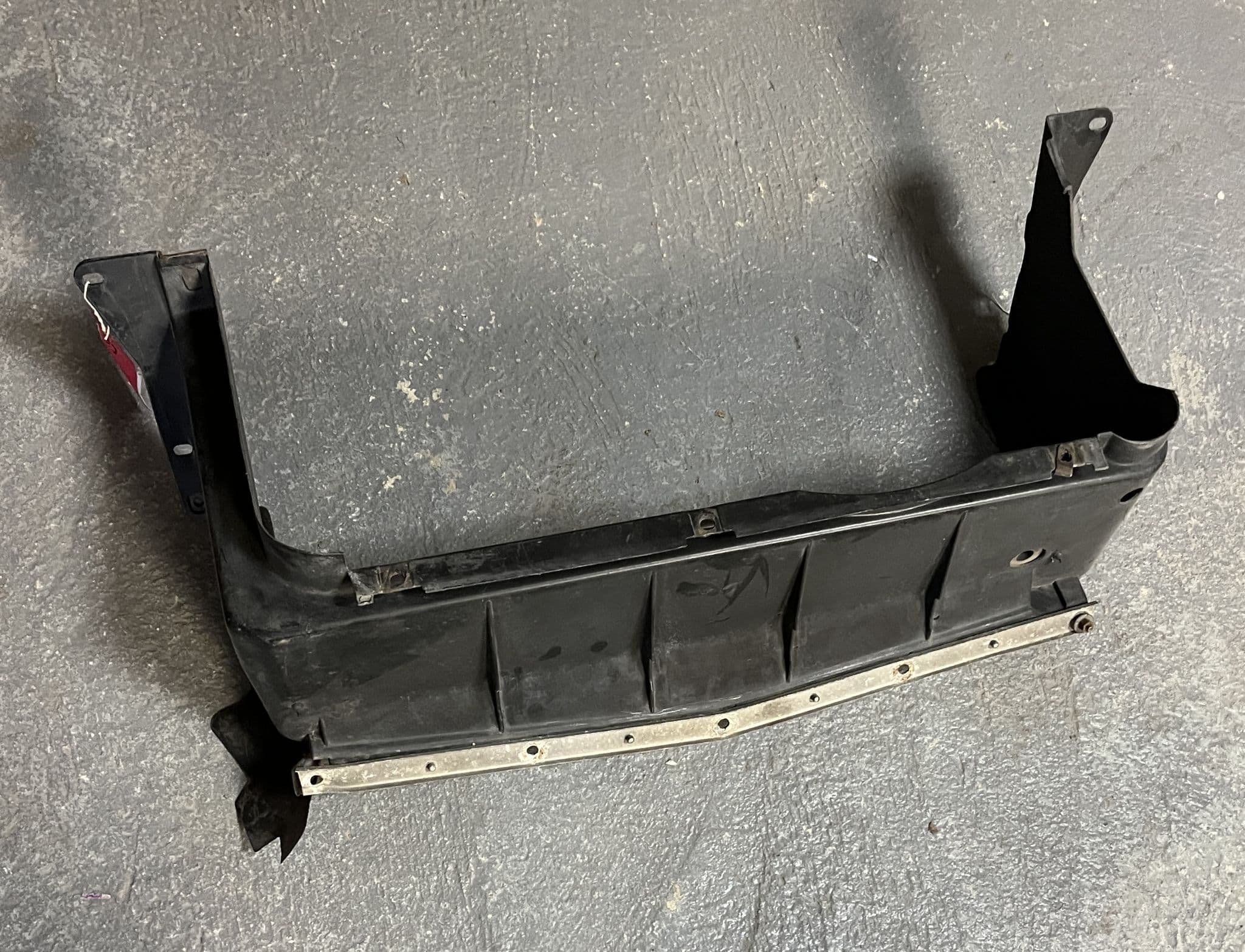 1990-1996 GM10219096 C4 Radiator Lower Support Used Fair