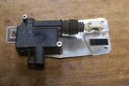 1994-96 Door Lock Actuator W/Bracket,GM 10249982,Used