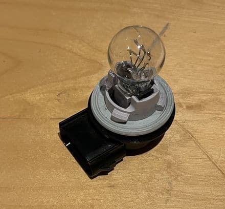 1996-2019 Lamp Socket 13411 2-pole 3-wire inc bulb Used