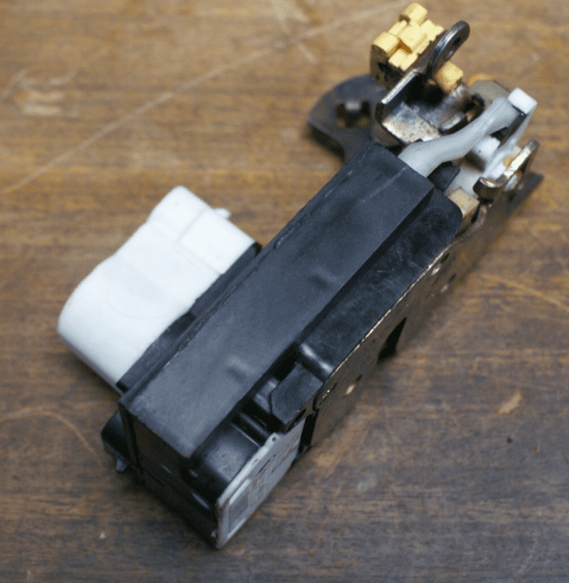 1997-2004 C5 Door Lock RH,GM 16639868,Used
