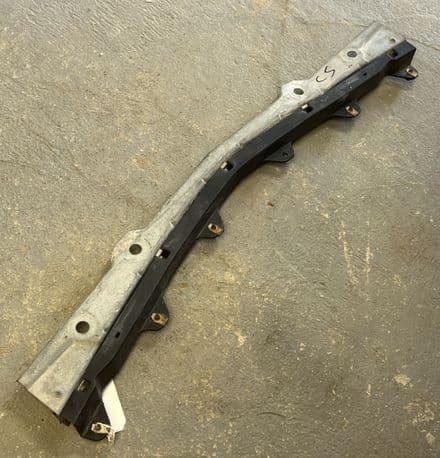 1997-2004 C5,Upper Front Bumper Bracket & Retainer,GM 10256972 & ,GM 10256973Used