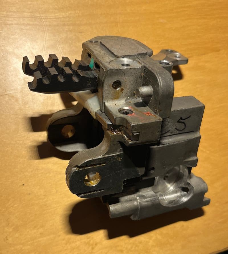 1997 -2004. GM 6036315 Steering Column Lock Tilt HOUSING Assembly Upper Bearing used OK