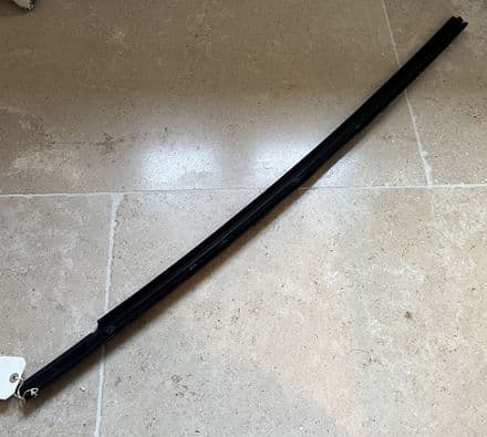 1998-2004 C5 gm10313424 Convertible,RH Outer Windshield Window to Door Seal,Used