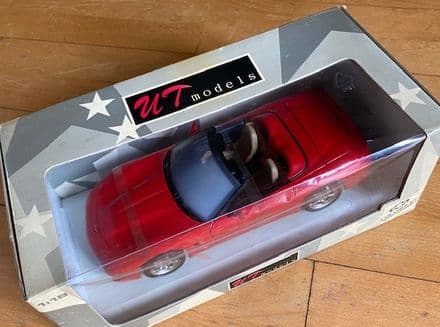 1998-99 Unopened UT Models CORVETTE C5 CONVERTIBLE RED 1/18 scale 21006 UT 0597 Clouded screen