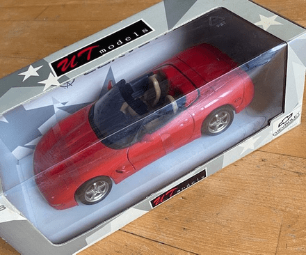 1998 NEW Unopened UT Models 1998-99 CORVETTE C5 CONVERTIBLE in RED 1/18 scale 21006 UT 0597
