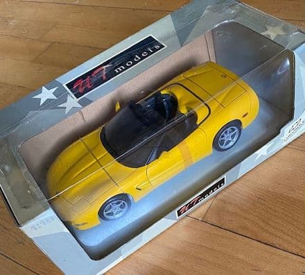 2000 NEW Unopened UT Models 2000 CORVETTE C5 CONVERTIBLE in YELLOW 1/18 scale 21045 UT 0597