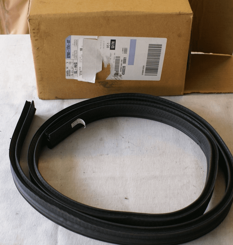 2005 - 2013 C6Corvette,Convertible Folding Top Lid Stowage Compartment Weatherstrip,GM 1528825,New