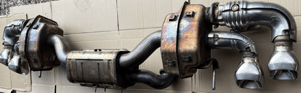 2022-2025, Corvette C8 LT2 GM 86820090 2022 DOOR COUPE rear Exhaust Assembly 3,000 miles USED