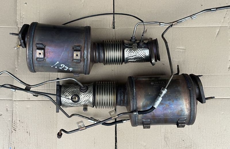 2022-25, Corvette C8 ,GM 12709313, GM 12709314  Pair catalytic convertors 3,000 miles USED
