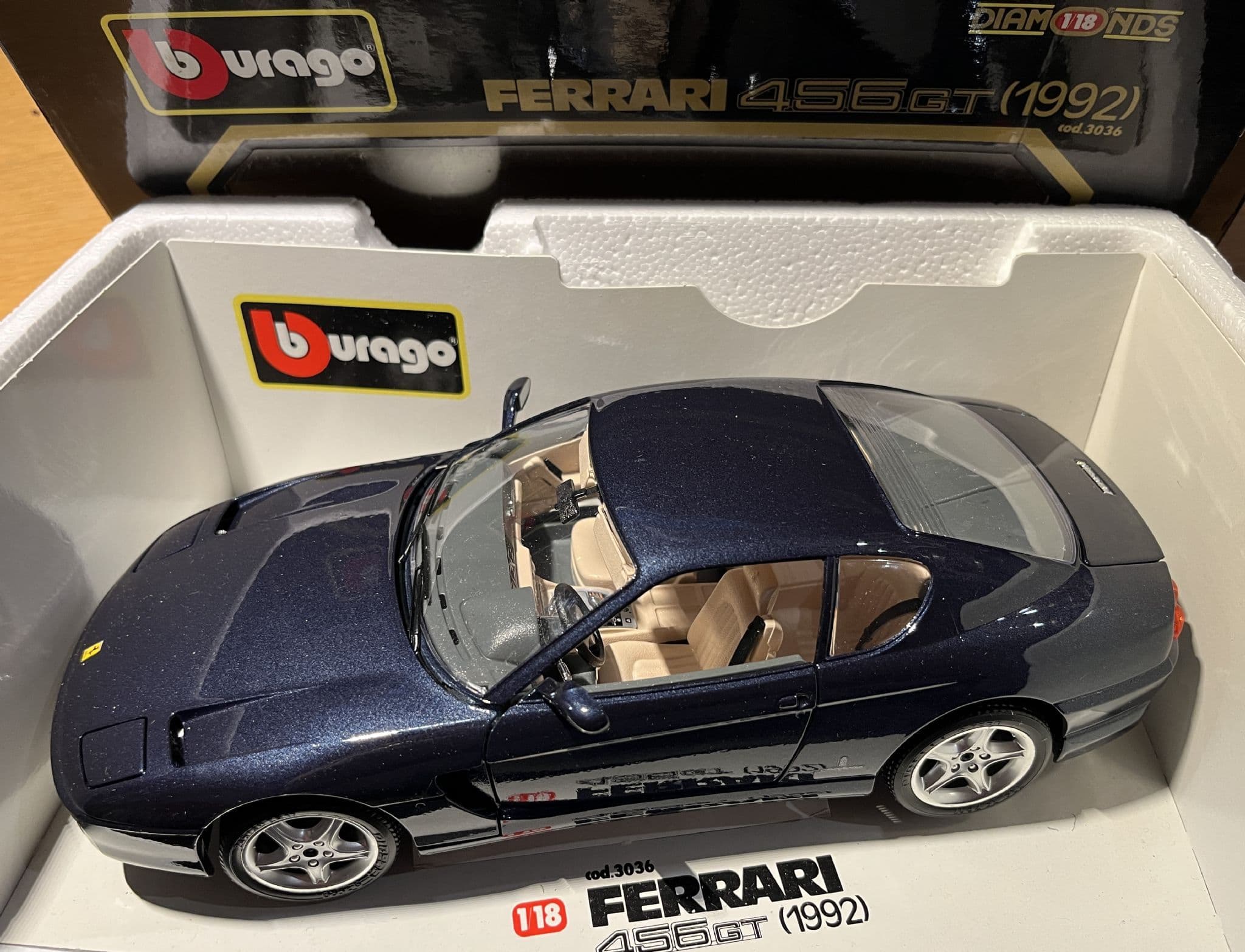 ブラーゴ　burago FERRARI 456GT ミニカー　1/18 A68 1:18 BBURAGO BURAGO 3046 FERRARI 456GT 456 GT 1992 RED