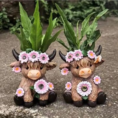 2pcs Whimsical Highland Cow Resin Statues with Flower Crowns