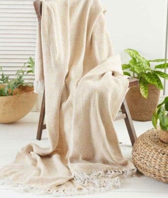 CHEVRON DESIGN THROW OCHRE/CREAM