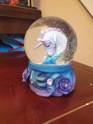 Unicorn snowglobe