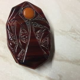 1930's Deep Carved Bakelite Compact - Rare and Collectable