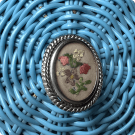 1940s - 1950s Flowers - A Small Sized Hand Embroidered Brooch