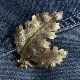 A Gold Oak Leaf Brooch signed 'Exquisite -1960's pin -Acorns and Leaves