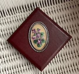 A hand Embroidered Violets Brooch 1940s - 1950s