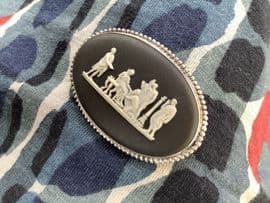 A Wedgwood Black Basalt Ceramic Cameo Brooch  in Sterling Silver Mount (1)