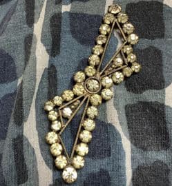An Edwardian to 1920s Diamanté Sew-on Ornament for Hat or Frock