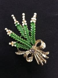 An  Exquisite Brooch -  Small Lucky White Heather  with Bow and Faux Amethyst