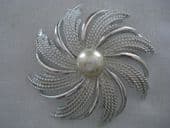 BEAUTIFUL BROOCHES,AND DRESS CLIPS For your frock, bouquet, wedding cake        CLICK HERE TO BROWSE