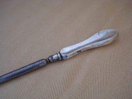 Classic Design Silver Handled Button Hook - Hallmarked Birmingham 1919