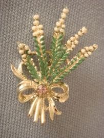 SILVER TONE Exquisite Brooch -  Small Lucky White Heather with Bow and Faux Amethyst (SOLD)