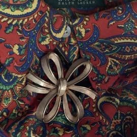 Trifari USA   Brooch - 1960s - 1970s  Gold Plated Ribbon and Bow Pin