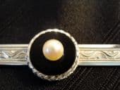VINTAGE STERLING SILVER AND CULTURED PEARL TIE CLASP (sold)