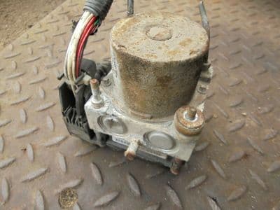 toyota avensis 2.0 d4d - abs pump 0265800382