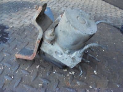 toyota avensis 2.0 d4d - abs pump (2003-2006)