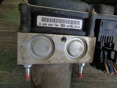 toyota avensis 2.0 d4d T270 - abs pump 0265950749 (2009-2012)