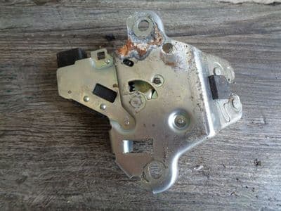 toyota avensis 2.0 d4d t270 - boot catch (2009-2012)