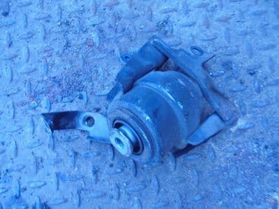 toyota avensis 2.2 D4D - drivers engine mount (2003-2006)