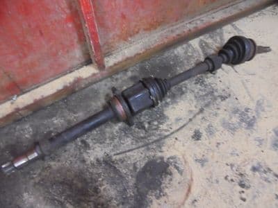 toyota avensis 2.2 D4D T4 - driver driveshaft (2009-2012)
