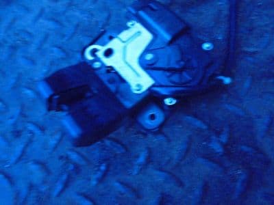 toyota avensis - bonnet catch (2003-2006)