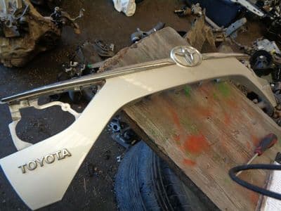 toyota avensis - bootlid panel (2015-2018) saloon