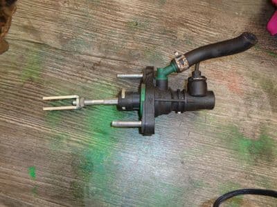 toyota avensis - clutch slave cylinder (2015-2018)