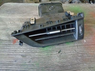 toyota avensis - drivers dash vent (2015-2019)