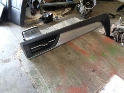 toyota avensis - drivers dash vent  (2015-2019)