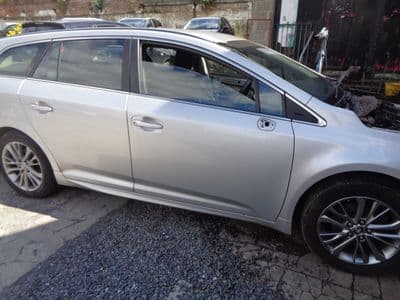 Toyota Avensis - drivers front door 2015-2018 1F7 silver