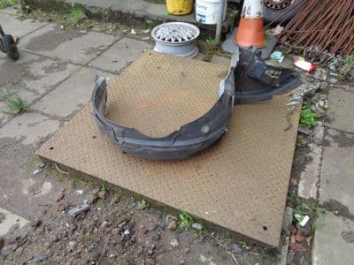 toyota avensis - drivers front splash guard 2003-2006