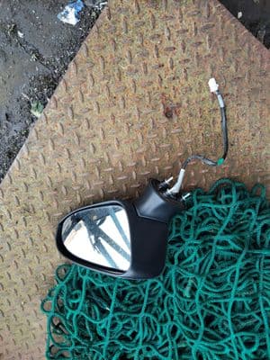 Toyota avensis - drivers mirror 2015 on