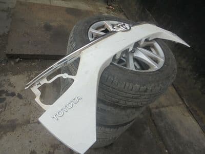 toyota avensis estate - tailgate panel (2015-2018)