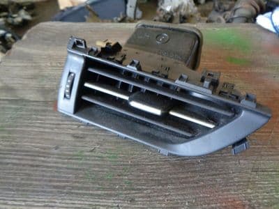 toyota avensis - passenger dash vent (2015-2019)