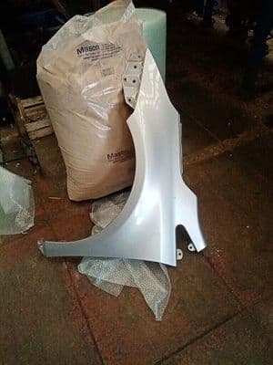 Toyota avensis - Passenger wing (2009-2014) 1F7