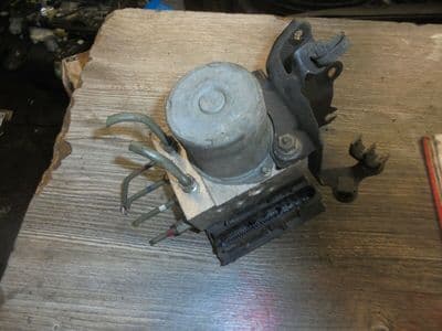 toyota avensis t27 2.0 d4d - abs pump 0265950749 (09 -12)